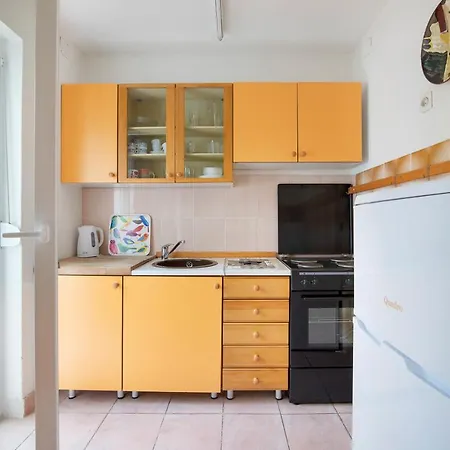 Lili Apartman *